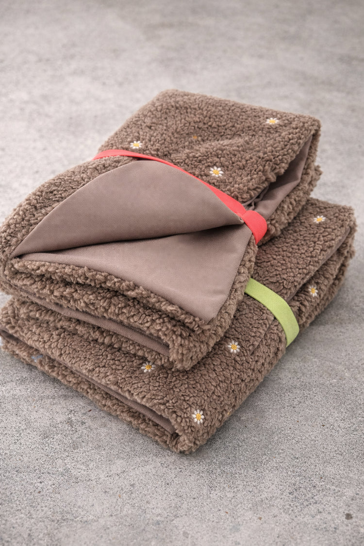 OUTDOOR HUNDEDECKE DAISY - WOOF DELI