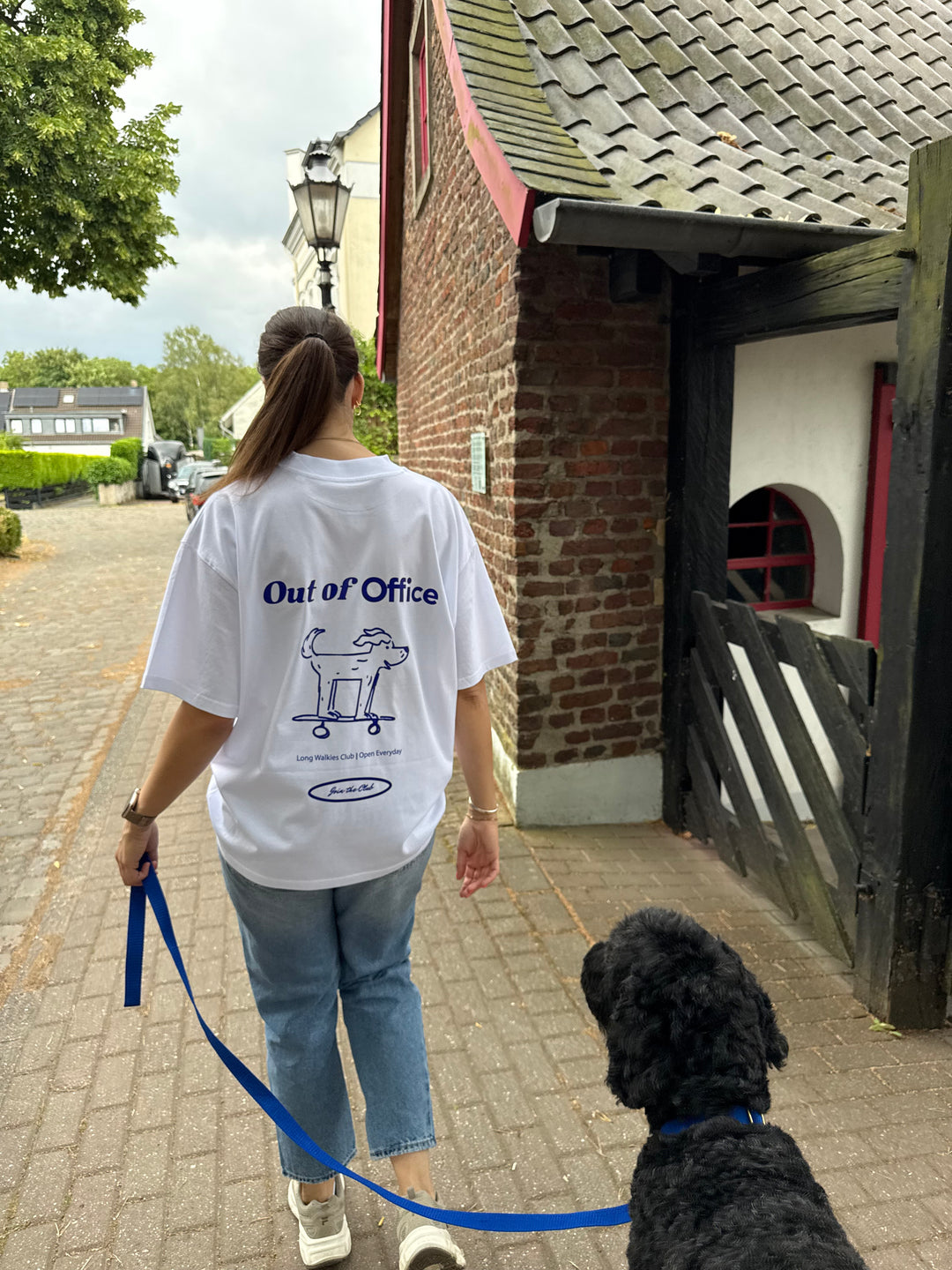 UNISEX T-SHIRT FÜR HUNDEMENSCHEN "OUT OF OFFICE" - WOOF DELI