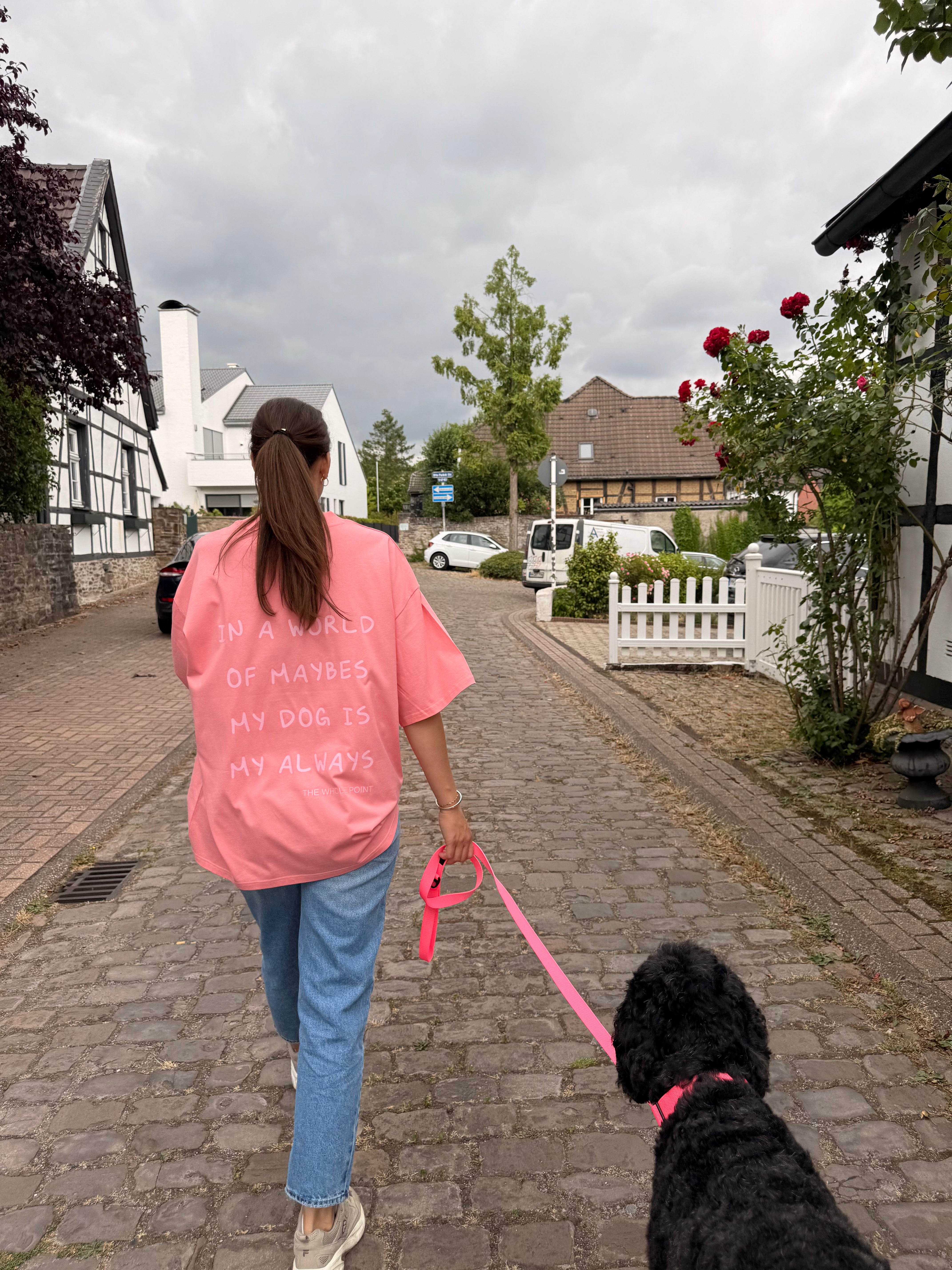 VORBESTELLUNG!!! UNISEX T-SHIRT FÜR HUNDEMENSCHEN "IN A WORLD OF MAYBES" - WOOF DELI