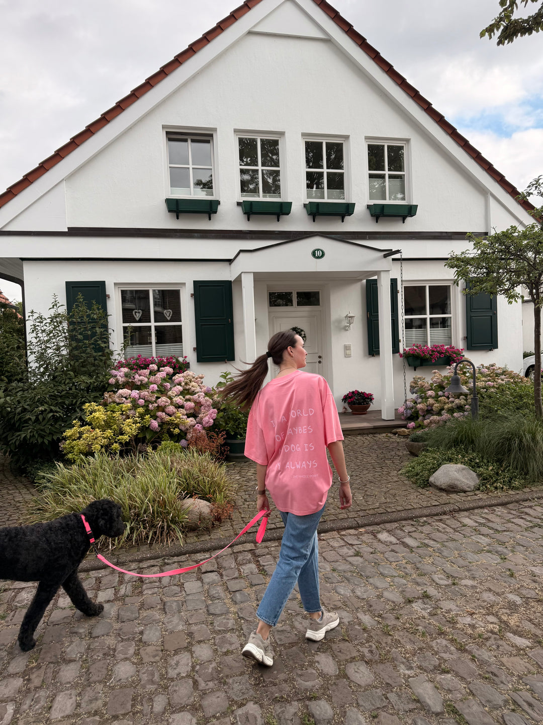 VORBESTELLUNG!!! UNISEX T-SHIRT FÜR HUNDEMENSCHEN "IN A WORLD OF MAYBES" - WOOF DELI