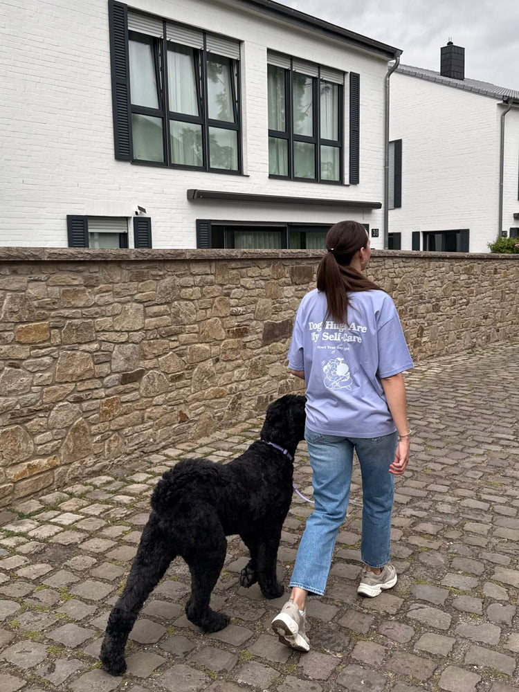 UNISEX T-SHIRT FÜR HUNDEMENSCHEN "DOG HUGS" - WOOF DELI