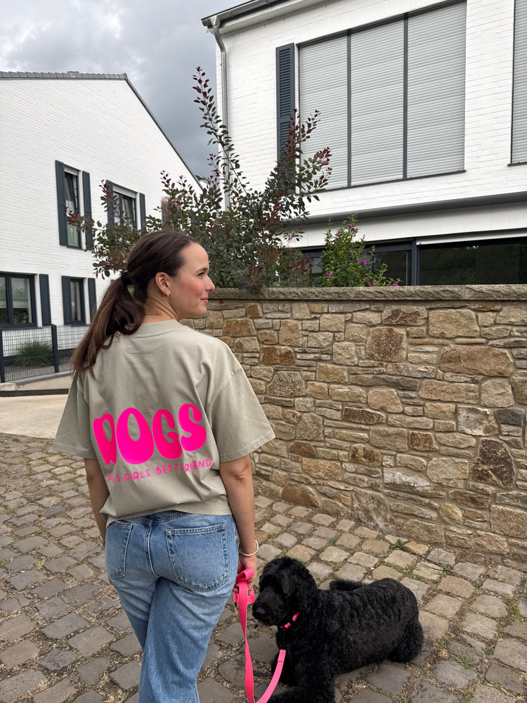 UNISEX T-SHIRT "DOGS ARE A GIRLS BEST FRIEND" - WOOF DELI