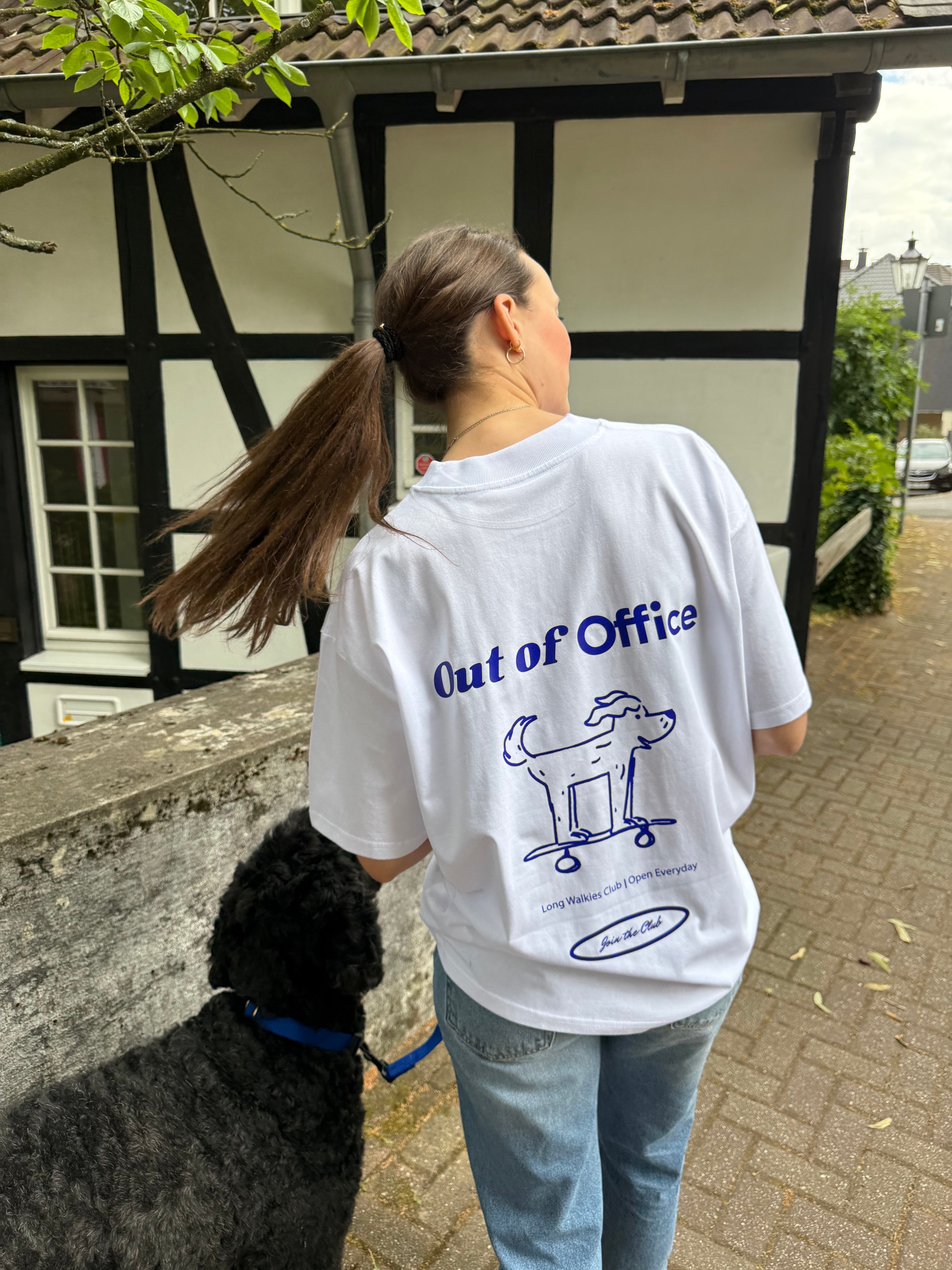 UNISEX T-SHIRT FÜR HUNDEMENSCHEN "OUT OF OFFICE" - WOOF DELI