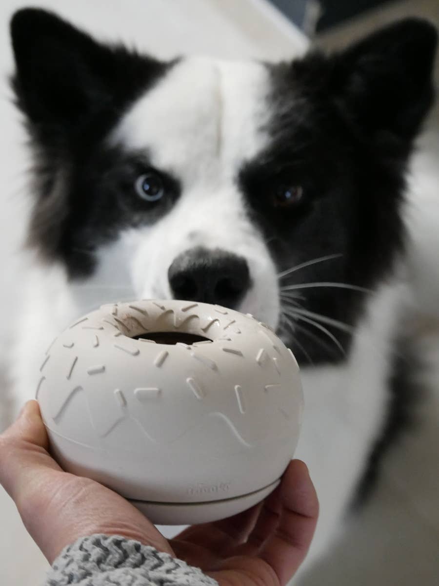Beschäftigungsspielzeug für Hunde - Yoomy Donut - Sand - WOOF DELI